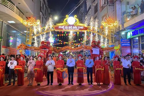 Phố đi bộ Bài Thơ - Quảng Ninh chính thức hoạt động