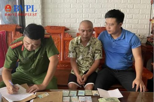 Triệt phá đường dây lừa bán vé máy bay qua mạng xã hội