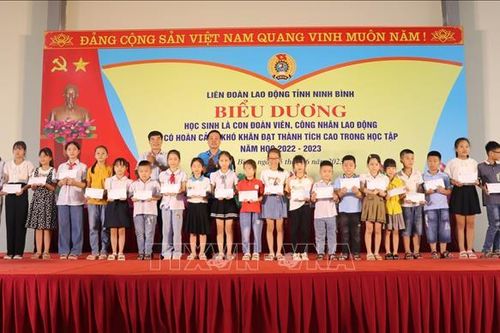Ninh Bình: Biểu dương 256 học sinh có hoàn cảnh khó khăn