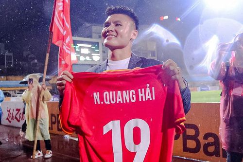 Báo Pháp nói gì khi Quang Hải trở lại Việt Nam?
