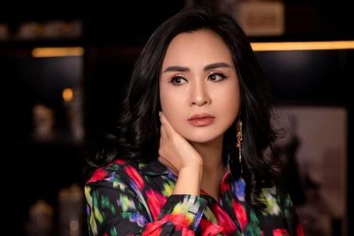Ca sĩ nổi tiếng của Việt Nam từng bị người lạ tráo đổi lúc mới chào đời