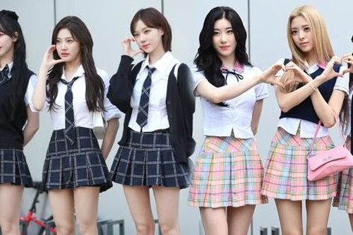 Idol gen 4 biến hóa với đồng phục nữ sinh
