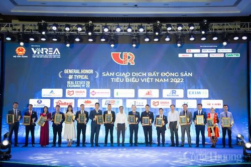 'Kề vai sát cánh, ổn định phát triển' cùng doanh nghiệp bất động sản