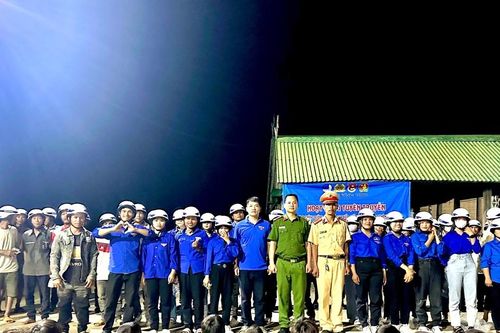Tuyên truyền pháp luật về giao thông và phòng-chống ma túy cho người dân Kông Chro