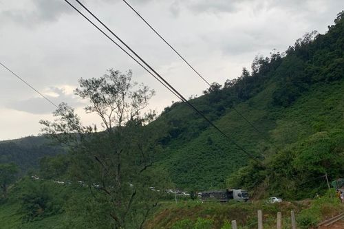 Xe chở đội bóng đá trẻ Quảng Nam lật trên đèo Vi Ô Lắc, một cầu thủ thiệt mạng