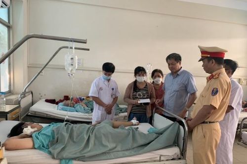 Thăm, hỗ trợ nạn nhân bị tai nạn giao thông
