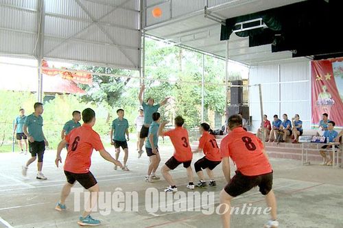 Gần 100 vận động viên tham gia Giải bóng chuyền hơi huyện Lâm Bình