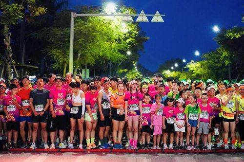 Hàng ngàn người tham gia Hue Half Marathon 2023