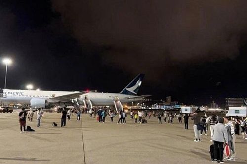 Máy bay của Cathay Pacific gặp sự cố khi cất cánh