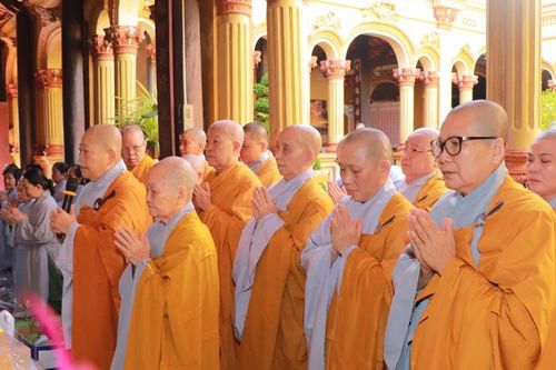 Tiền Giang: Phân ban Ni giới tỉnh thăm, cúng dường hành giả an cư các trường hạ