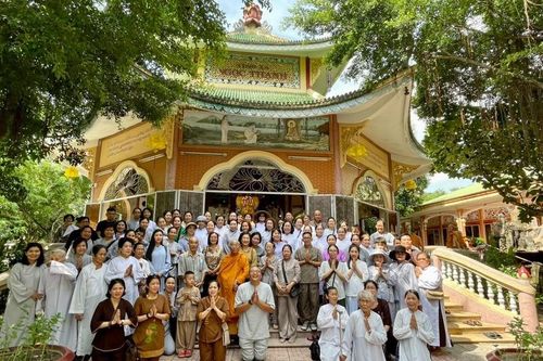 Tịnh xá Trung Tâm (Q.Bình Thạnh) cúng dường chư hành giả 8 trường hạ