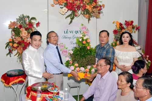 Xúc động bài thơ chúc phúc Nhà báo Vương Xuân Nguyên và Nghệ sĩ Nguyễn Hương Giang của Thi sĩ Vũ Đức Nguyên