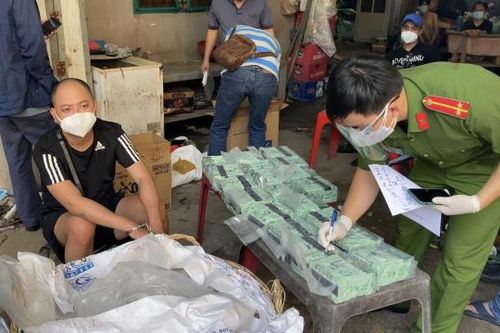 Triệt phá đường dây lợi dụng phương tiện có mã 'luồng xanh' để vận chuyển ma túy trong mùa COVID-19