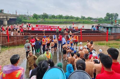 Quảng Ninh: Một nam sinh tử vong trong hội thi bơi trên sông