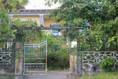 Cảnh hoang tàn trong căn nhà Hoàng Thái hậu cuối cùng của triều Nguyễn