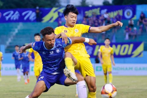 Đánh bại Khánh Hòa, CLB Hà Nội đua tam mã tranh ngôi đầu bảng
