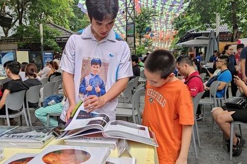 Chuyến tàu đưa bạn đọc vào không gian vũ trụ bao la