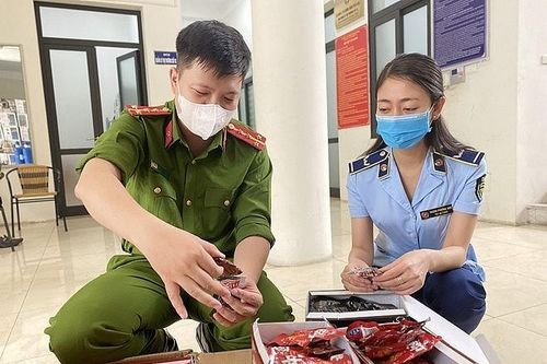 Khởi tố vụ sản xuất thực phẩm chức năng giả nhãn hiệu YAKUMI