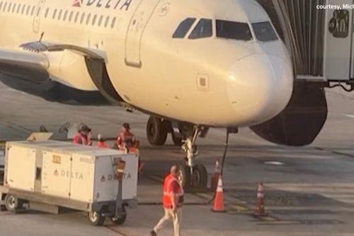 Nhân viên sân bay Mỹ tử nạn vì bị cuốn vào động cơ máy bay