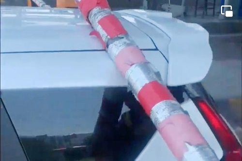 Nhân viên trạm BOT đòi tài xế đền 200 triệu vì xe tông thanh barie