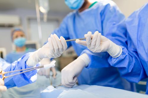 Phát hiện đỉa sống trong họng sau 2 tháng mệt mỏi, khó ăn