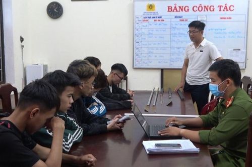 Hai nhóm thanh thiếu niên mang dao, kiếm giải quyết mâu thuẫn