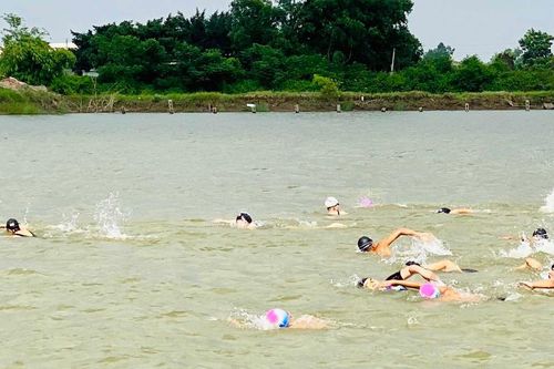 Nam sinh chết đuối ở giải bơi lội vượt sông truyền thống của Quảng Ninh