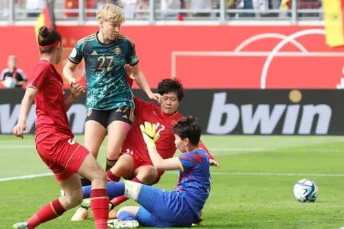 'Bức tường thép' của ĐT nữ Việt Nam chia sẻ bất ngờ sau khi làm nản lòng đối thủ số 2 thế giới