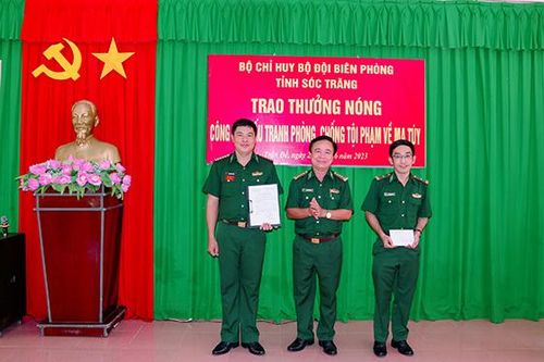 Thưởng nóng các đơn vị triệt phá ổ ma túy ở Sóc Trăng