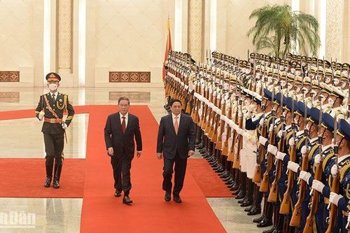Thủ tướng Lý Cường chủ trì Lễ đón Thủ tướng Phạm Minh Chính thăm chính thức Trung Quốc