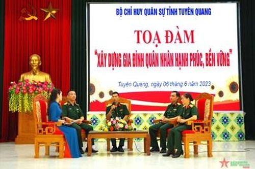 Giữ 'lửa' hạnh phúc gia đình quân nhân