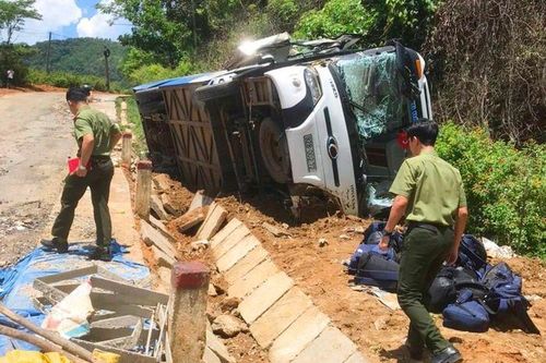 Cầu thủ kể lại giây phút xe chở đội bóng gặp nạn trên đèo Vi Ô Lắc