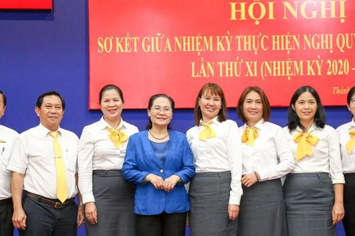 Nâng cao tác phong phục vụ nhân dân