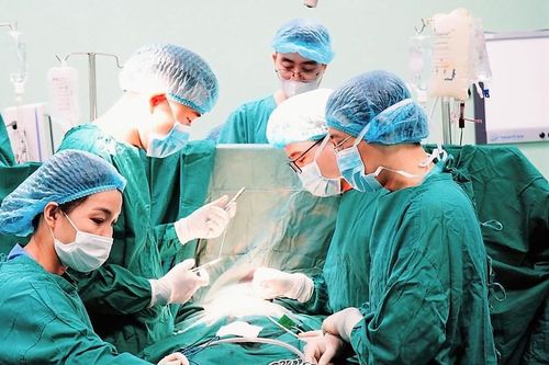 Bé 4 tuổi vỡ tim và loạt ca bệnh được cứu sống ngoạn mục
