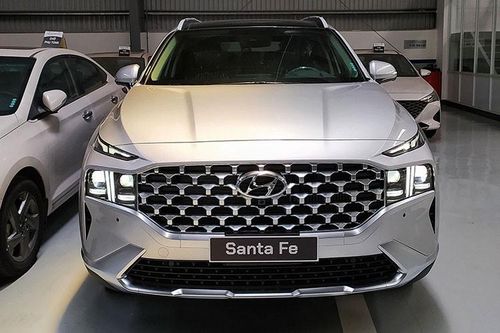 Hyundai SantaFe Hybrid 2023 lộ diện tại Việt Nam, 'đấu' Kia Sorento
