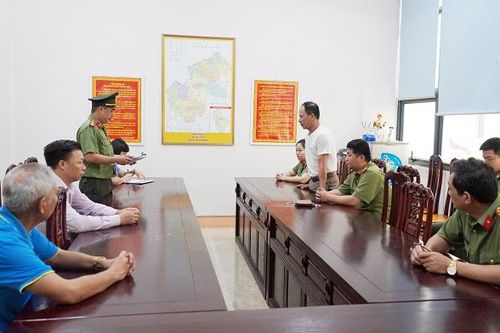 Khởi tố thêm 1 người vụ cán bộ cưỡng đoạt tiền làm 'sổ đỏ'