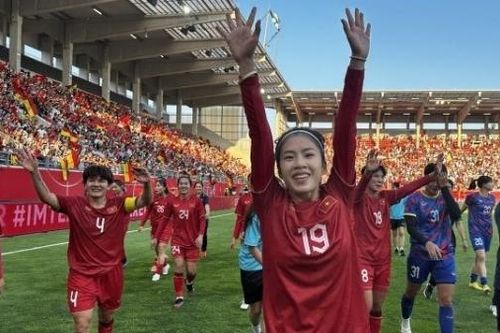 Cựu cầu thủ Nguyễn Mạnh Dũng so sánh bàn thắng của Thanh Nhã như tuyệt phẩm siêu sao Ronaldo