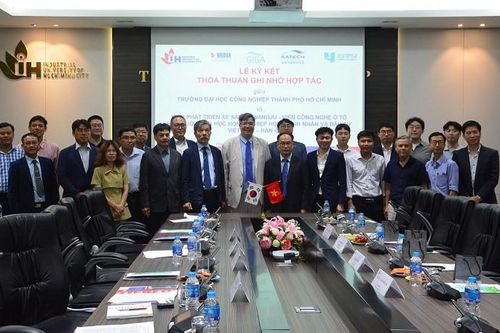 Xúc tiến đầu tư và xây dựng nguồn nhân lực chất lượng cao cho công nghiệp xanh tại Việt Nam