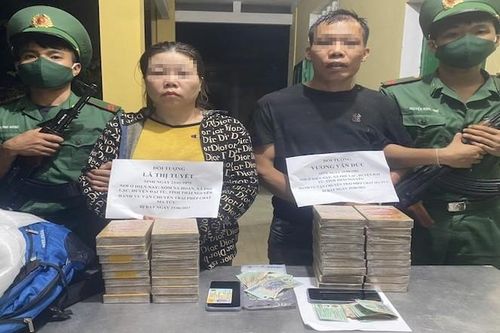 Bắt 2 đối tượng vận chuyển 34 bánh heroin khu vực cửa khẩu Bờ Y
