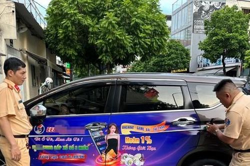 Quảng cáo trái thuần phong mỹ tục trên ô tô ở TPHCM
