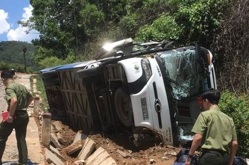 Thông tin mới về xe chở đội bóng đá Quảng Nam gặp tai nạn