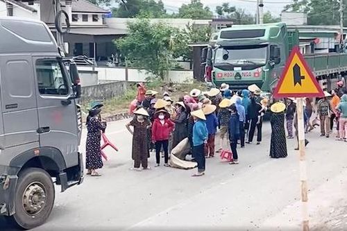 Giải quyết vụ người dân chặn xe vào cảng biển quốc tế Nghi Thiết
