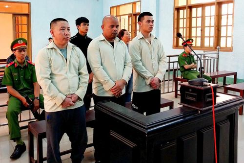 Xét xử các bị cáo buôn bán, tàng trữ, vận chuyển pháo trái phép