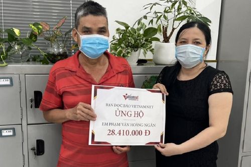 Tiếp tục trao hơn 28 triệu đồng cho em Phạm Văn Hoàng Ngân