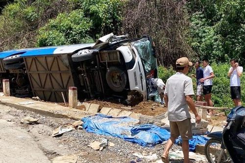 Sau tai nạn ô tô khiến 1 cầu thủ thiệt mạng, các tài xế chú ý gì khi xe đổ đèo?