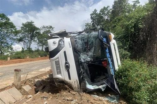 Xác định nguyên nhân vụ lật xe chở Câu lạc bộ Bóng đá Trẻ