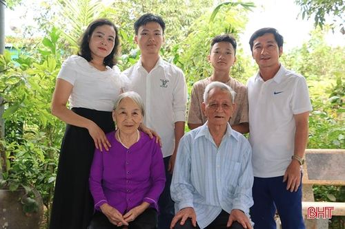 Giữ 'lửa' yêu thương trong gia đình 3 thế hệ ở Hà Tĩnh