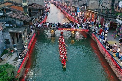 Lễ hội thuyền rồng đậm nét truyền thống của người dân Trung Quốc