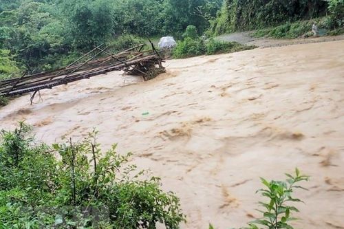 Mưa lớn kéo dài gây sạt lở nhiều tuyến đường tại tỉnh Cao Bằng