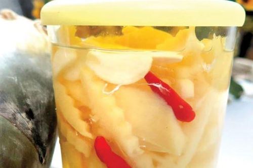 Chất kịch độc có trong nước ngâm măng chua và 5 lưu ý để né chất độc